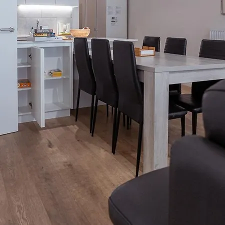 Laurina's Cove Ostende